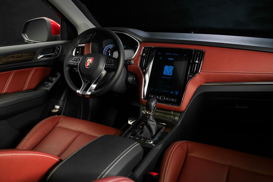 Интерьер Roewe RX5 2016 года  (фото 8 из 23)